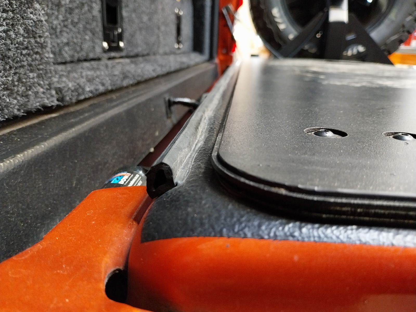 Bushtech - Staubschutzsystem für Heckklappe