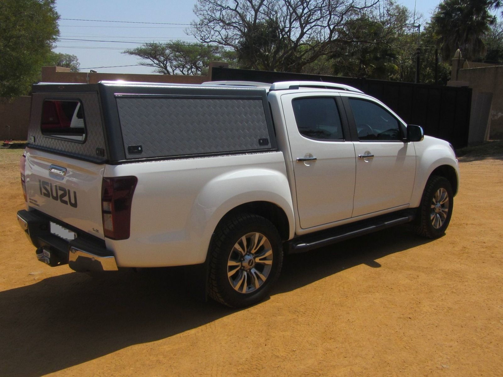 Bushtech - Premium Hardtop Isuzu D-Max (2012-2020)