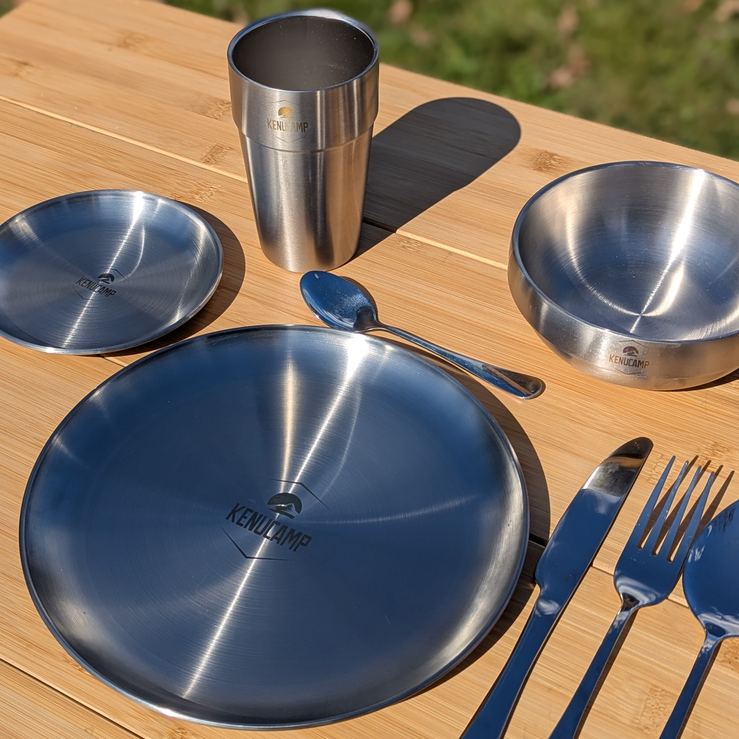 Kenucamp - Eleganter, gebürsteter Edelstahl Essteller – 23 cm