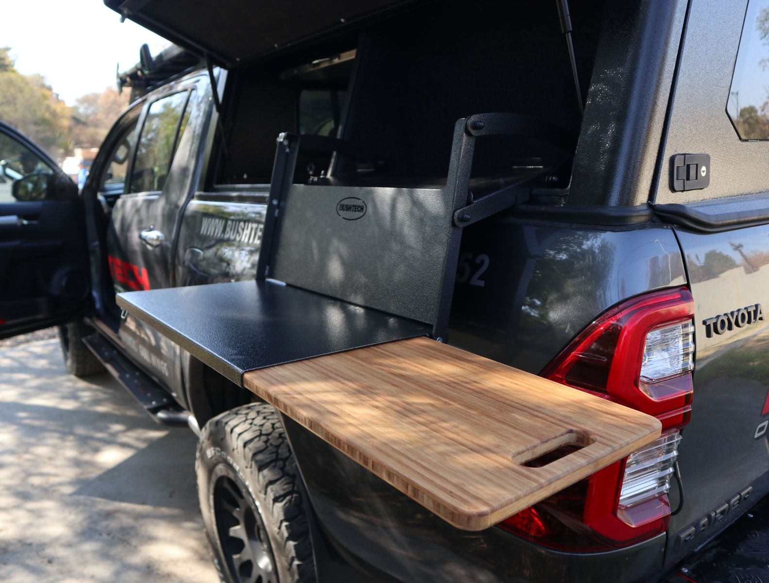 Bushtech -  Klapptisch mit Ausziehtisch