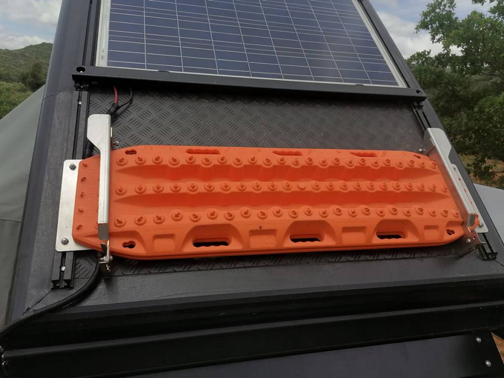 Quick Pitch - Sandbleche Halterung Dachzelt