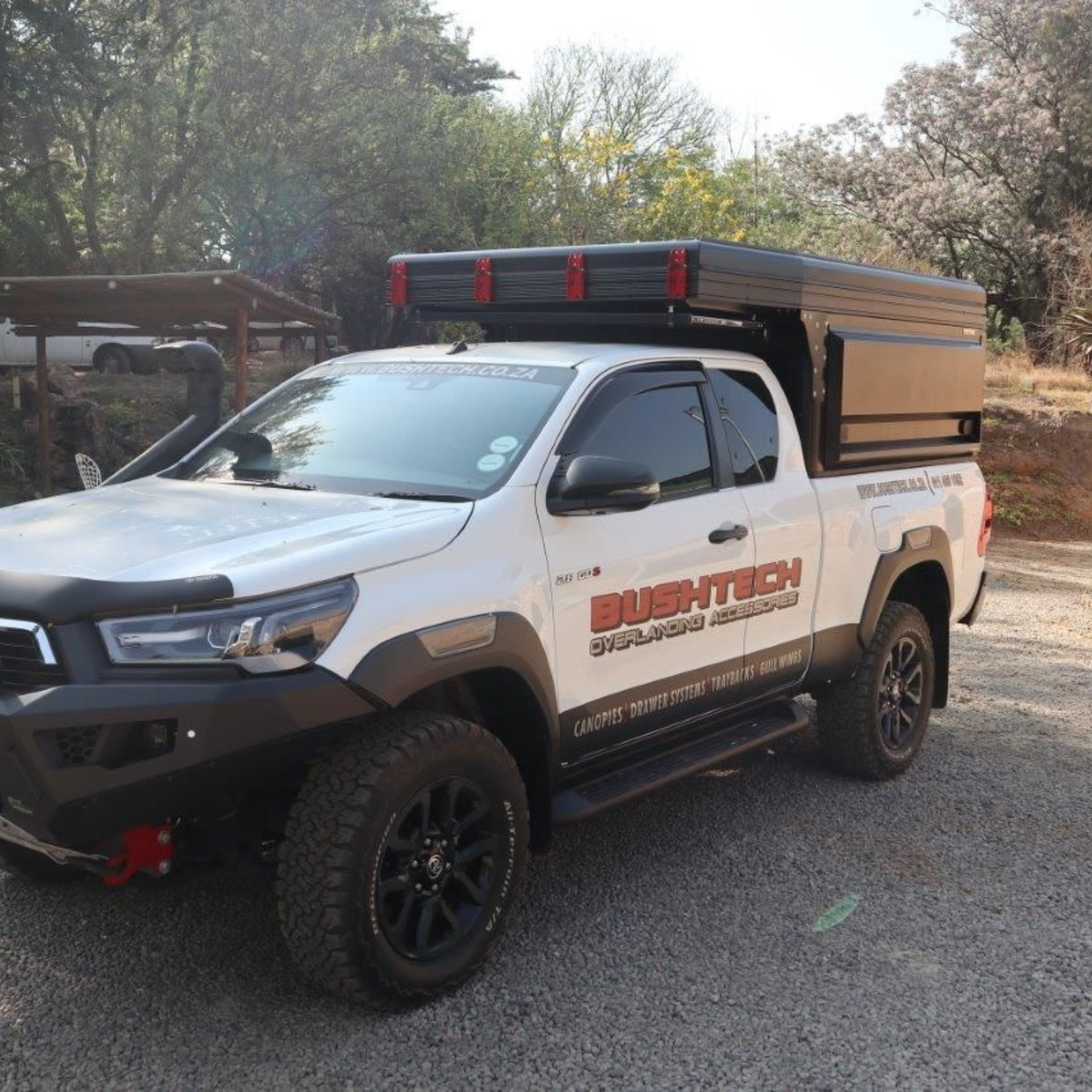 Bushtech - Bushcabin Toyota Hilux DoKa und ExCab Camper Kabine