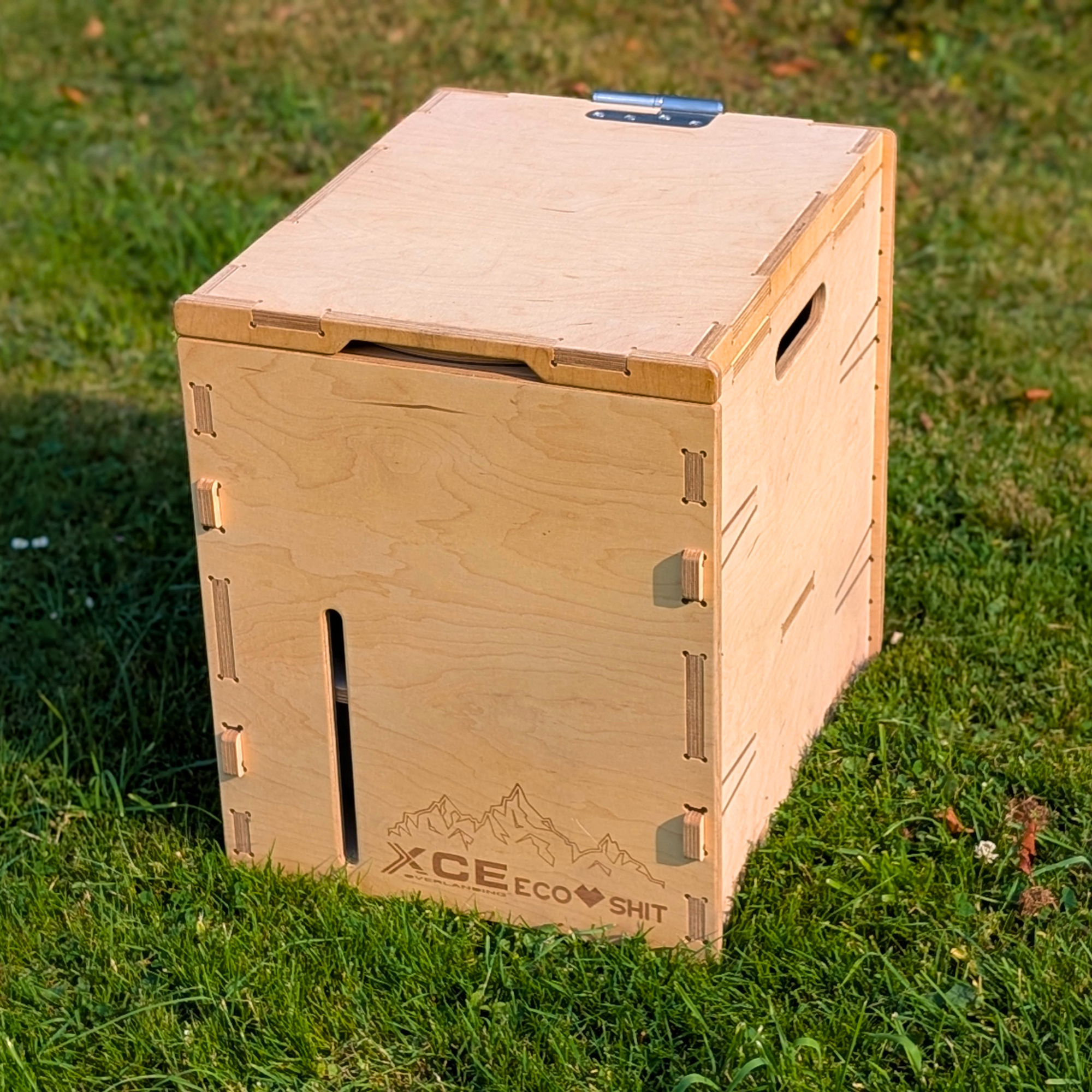 XCE Overlanding Trockentrenntoilette aus Holz – Werkzeugloser Bausatz Made in Germany