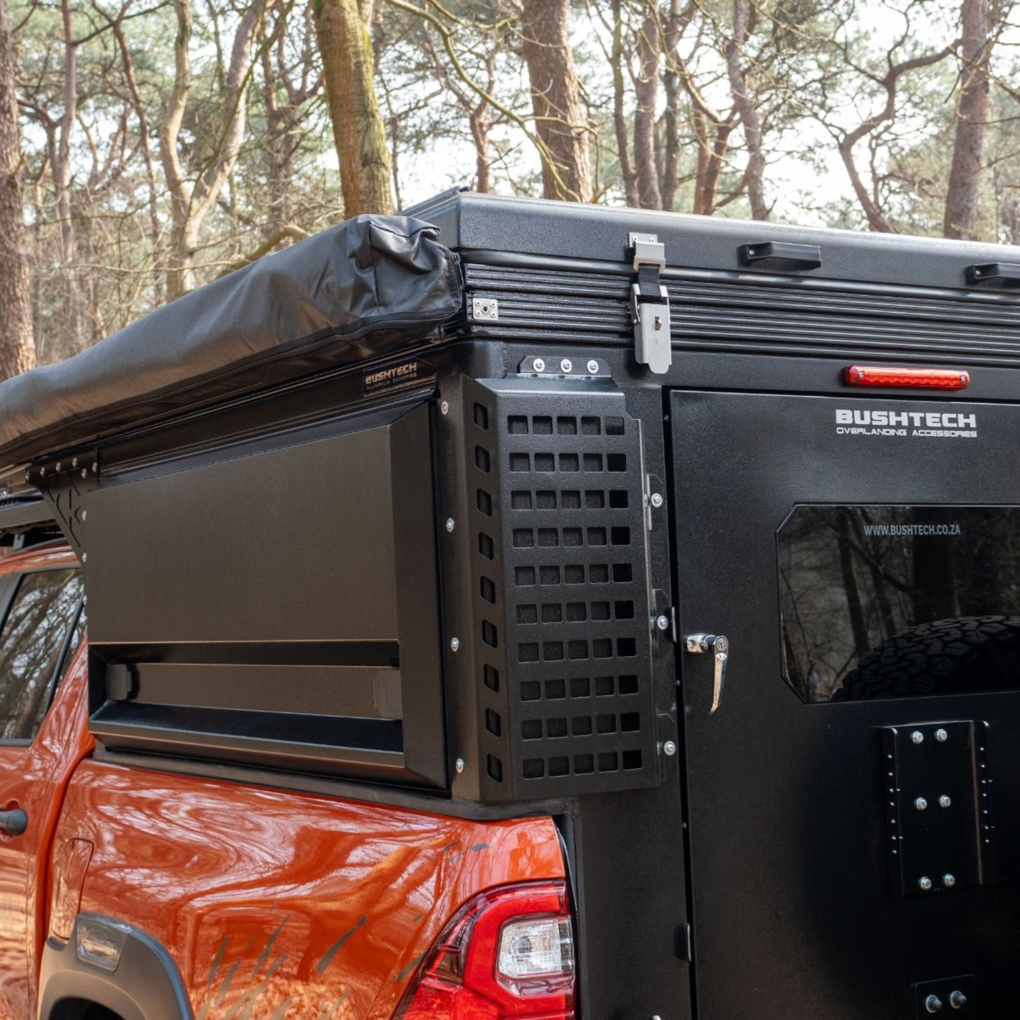 Bushtech - Bushcabin Toyota Hilux DoKa und ExCab Camper Kabine