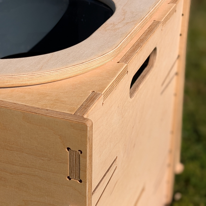 XCE Overlanding Trockentrenntoilette aus Holz – Werkzeugloser Bausatz Made in Germany